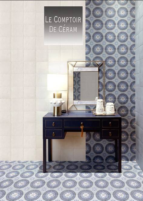 Carrelage antidérapant bleu à motifs design terrasse et salle de bains Nantes 44 