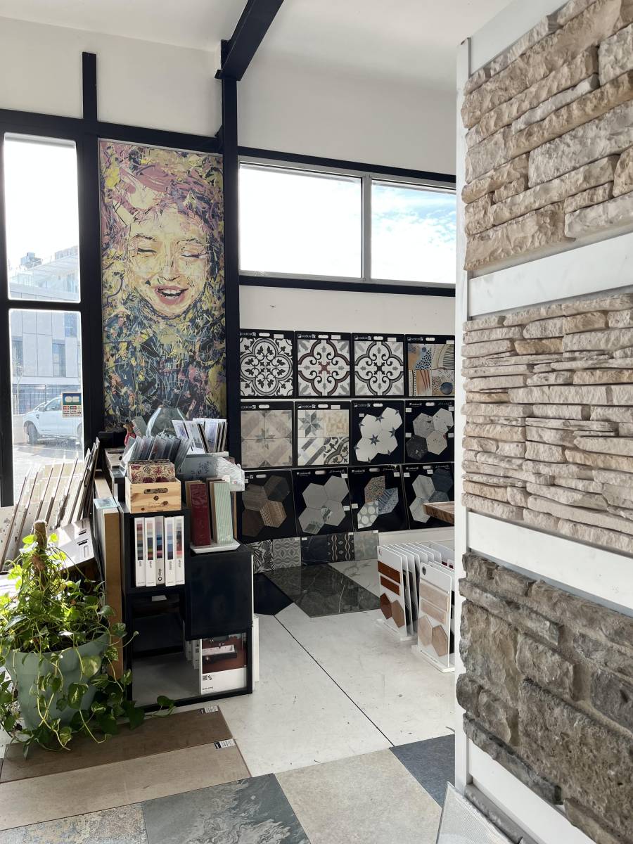 SHOWROOM MAGASIN DE CARRELAGE LE COMPTOIR DE CERAM A JACOU DANS LE 34