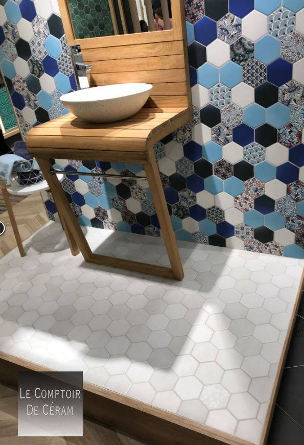 faience hexagonale camaieu de bleu bordeaux 33