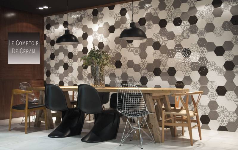 CARRELAGE HEXAGONAL FAIENCE A MOTIF VINTAGE NOIR ET GRIS MARSEILLE 13