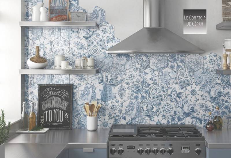 faïence a motifs retro bleu et blanc 17 x 20 cm Laval 53